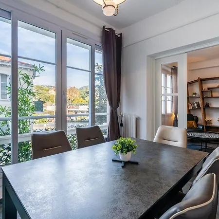 Apartment Brand New 2 Bedrooms Heart Of