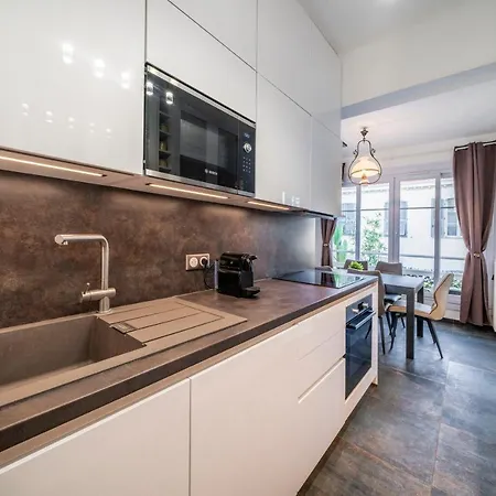 Apartment Brand New 2 Bedrooms Heart Of